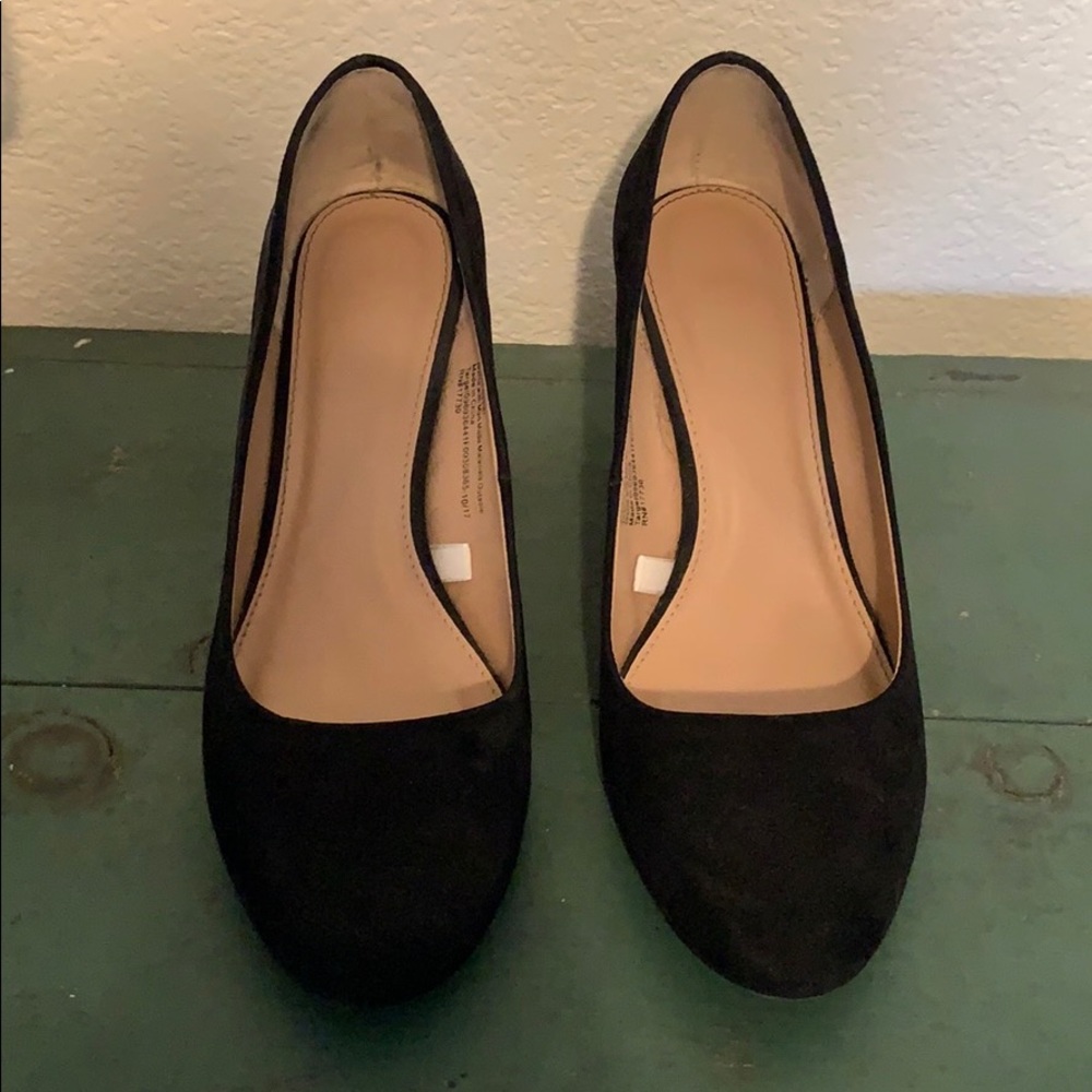 Women’s Dot Round Toe Wedge Pumps